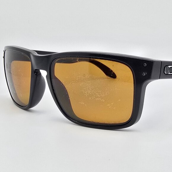 Oakley OO9102-98 Holbrook Matte Black Frame Polarized Bronze Lens Sunglasses - Picture 1 of 13